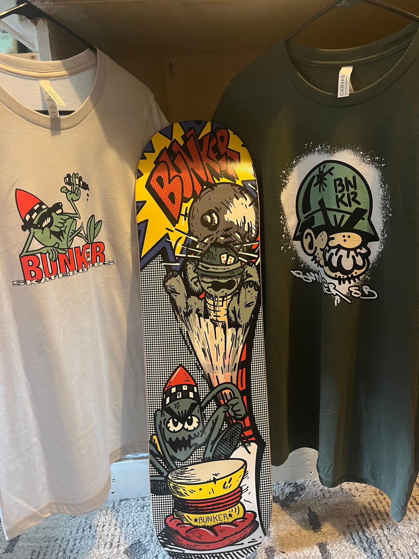 2 Light color T's and 1 Deck please...